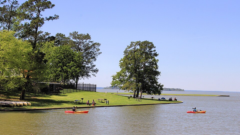 File:Lake Livingston State Park Canoeing.jpg